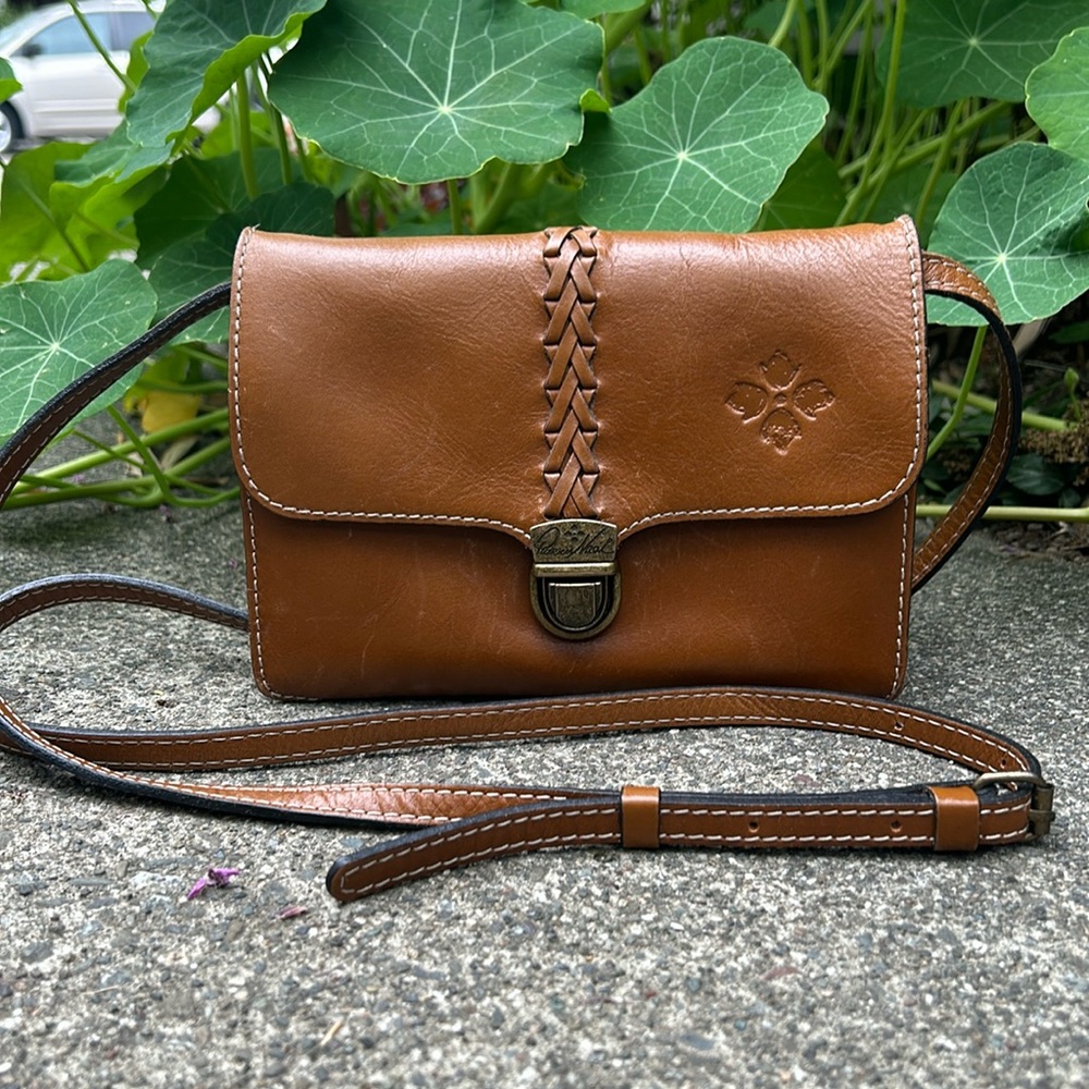 Patricia Nash small crossbody or wristlet. Tan Italian leather.